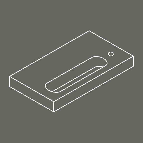 Reikäpohja pyöristetyllä kukka-aukolla sekä maljakkoreialla.